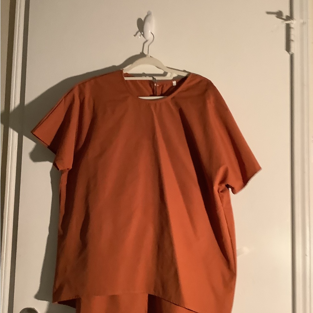 Rust Short set pearl like button to fasten in back and a keyhole.  Size Lg